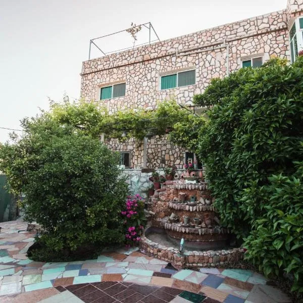 Beit Al Baraka – hotel w mieście Um Qeis