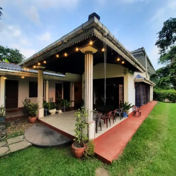 Hansika Guest Inn, hotel a Buttala