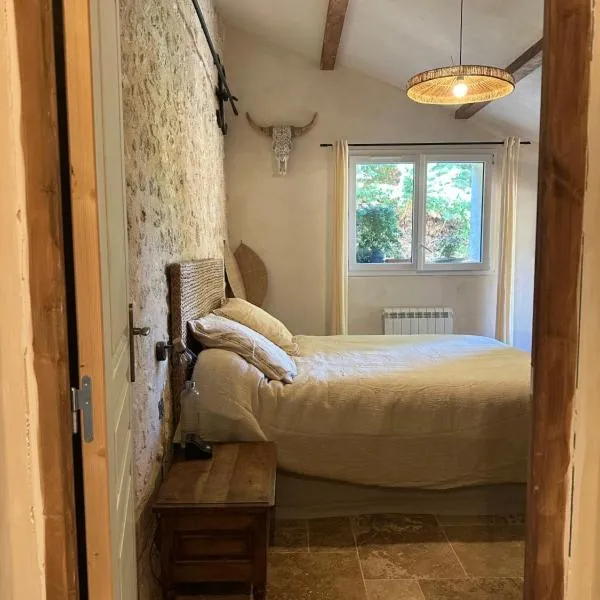chambre aux moutons, hotel em Saint-Méard-de-Gurçon