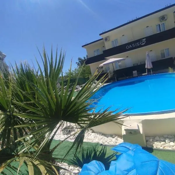 Oasis luxury apartments, hotel in Monastirákion