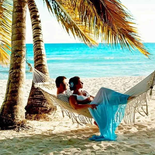DELUXE OCEAN view VILLAS & Apartments with POOL - PLAYA LOS CORALES, BBQ, SPA โรงแรมในปุนตากานา