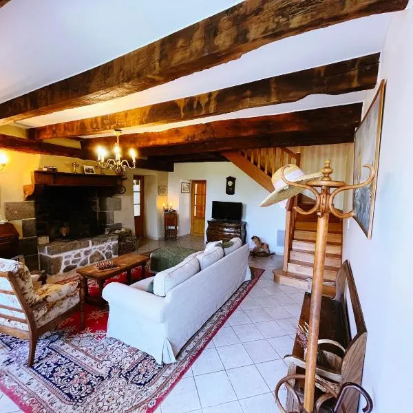 La Maison d'Odette Les chambres d'hôtes, hotel u gradu 'Saint-Rémy-du-Plein'
