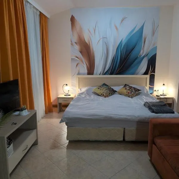Royal Sun, Private Luxury Apartment 56 m, Pools, Mountain View، فندق في ساني بيتش