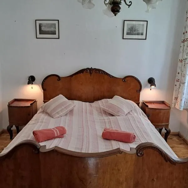 U Kameníků, hotel u gradu 'Lhenice'