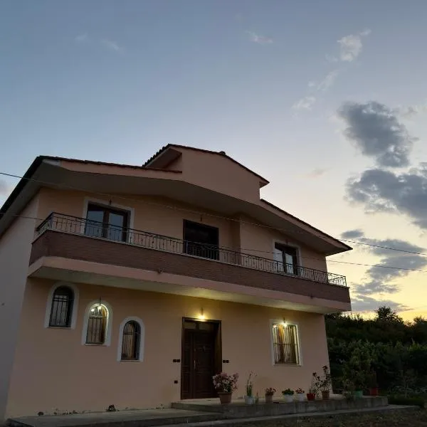 Spacious Villa Near Airport Tirana - Preza Area, hotel en Vorë