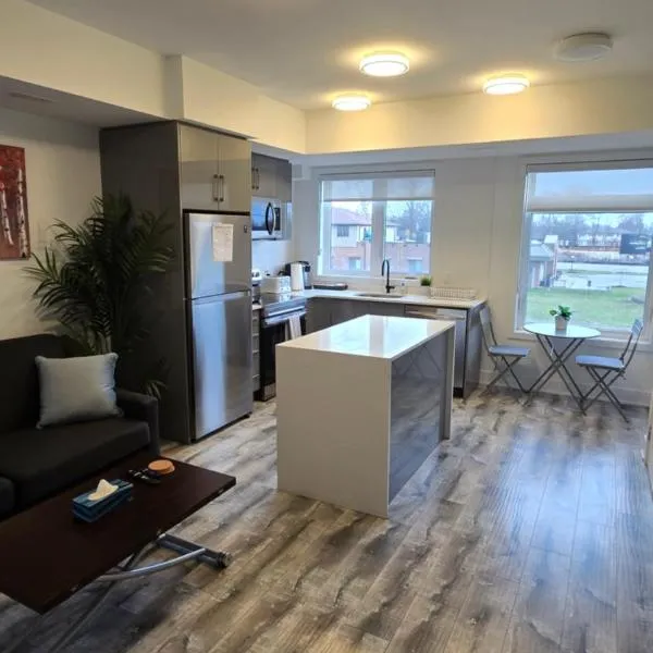 Stylish Townhome Gem with Several Amenities Just Minutes To The Falls, hotel v mestu Niagara Falls