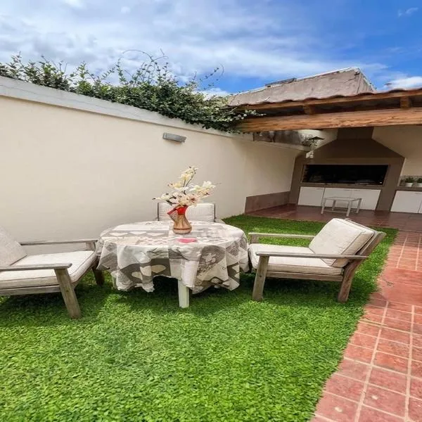 Casa Premium con Cochera en Mendoza Ideal Familias Hasta 7 pers, hotell i Mendoza