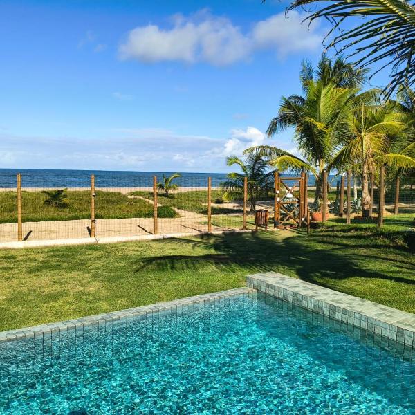 Pé na areia, 3 suítes, terraço com piscina privativa