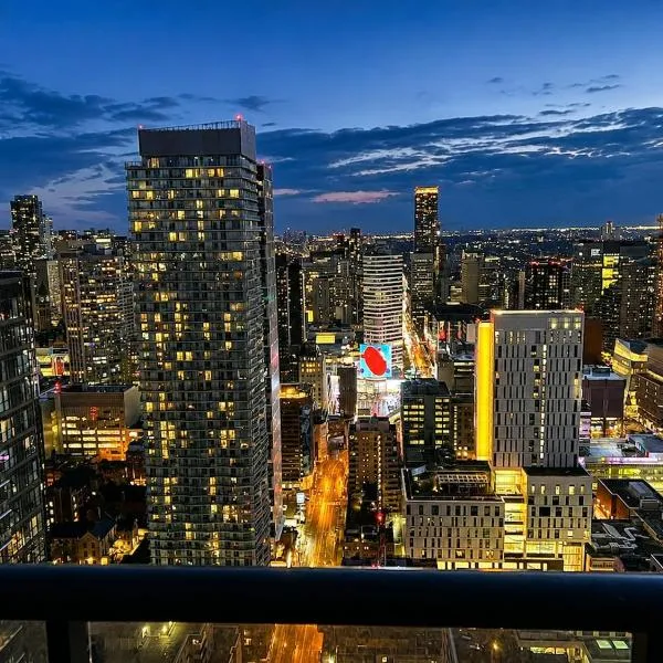 48th Floor Luxury Downtown Condo, Breathtaking Toronto Views, hotel em Toronto
