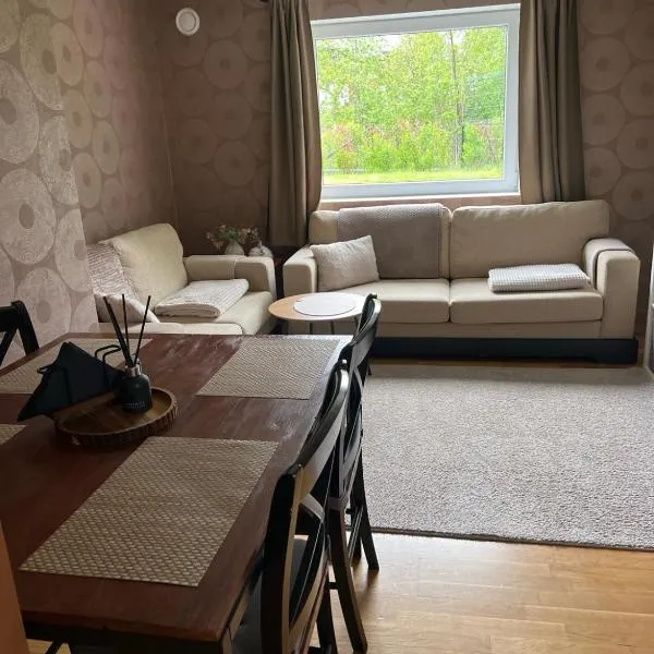 Cozy apartament in Ålesund near the beach, hotell i Ålesund