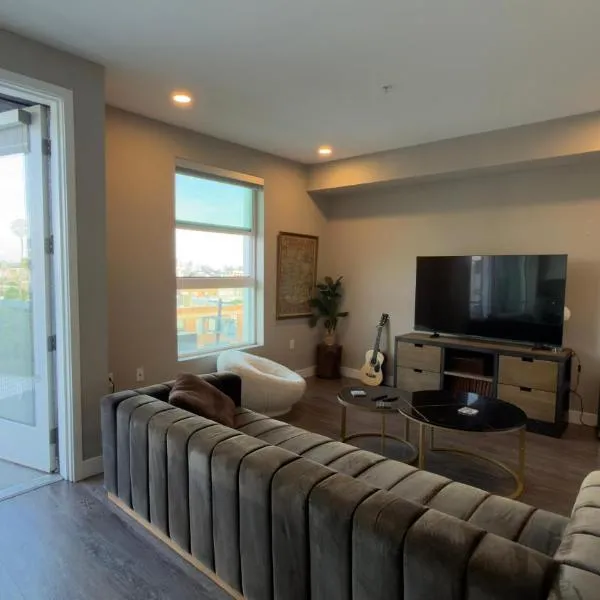 Luxury 2 bdrm Hollywood sign view, Hotel in Los Angeles