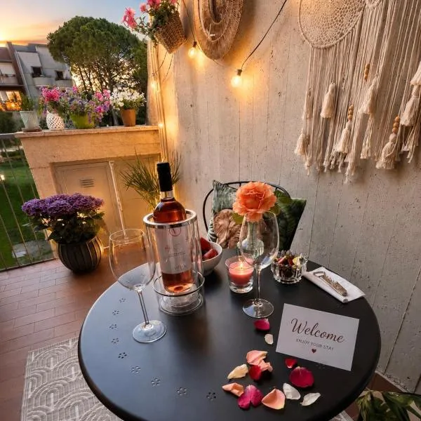 Aloha Pool Apartment - Free Parking - Sirmione, хотел в Десенцано дел Гарда