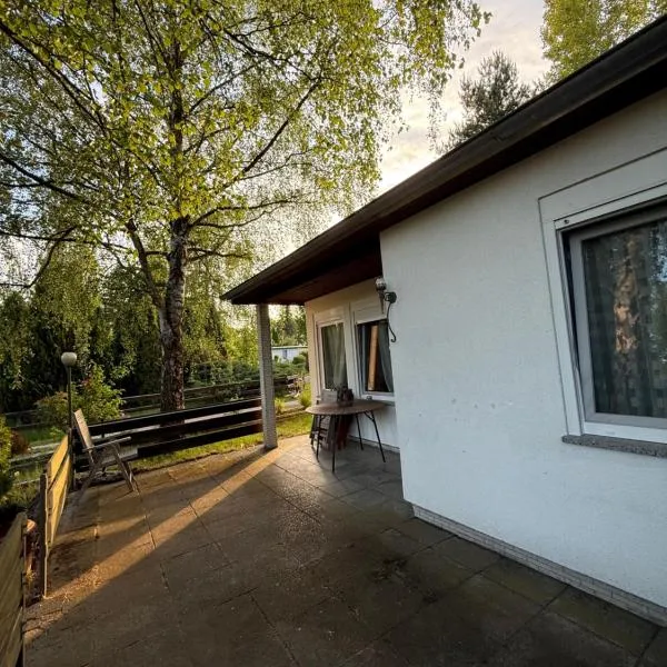 Ferienbungalow mit Hochbett und Terrasse am Zeulenrodaer Meer, hotel in Zeulenroda