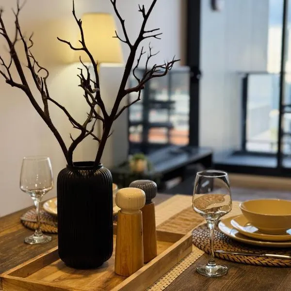 Modern 2B2B City Apartment-Free Parking-Pool-Gym, מלון באדלייד