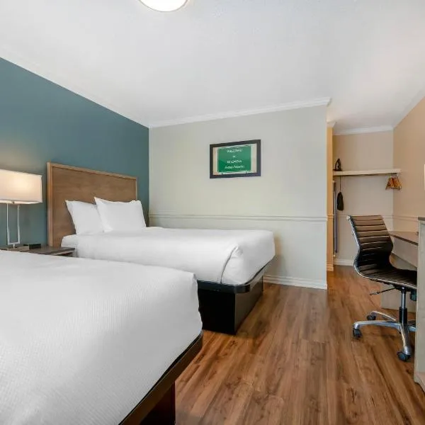 Econo Lodge Inn & Suites: Kelowna şehrinde bir otel