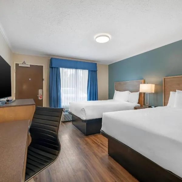 Econo Lodge Inn & Suites, хотел в Келоуна
