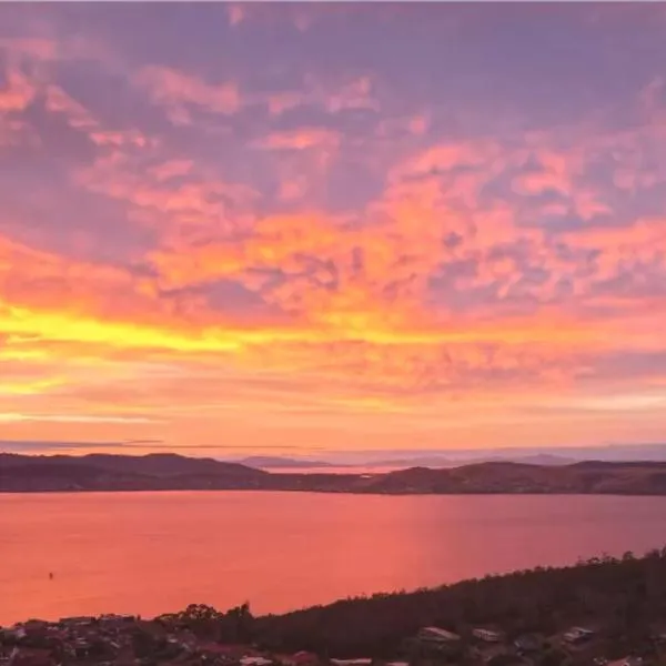 Sandy Bay Sunrise Panorama House, hotell i Hobart