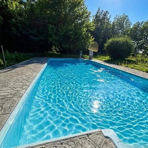 Dormi nella SPA privata con letto ad acqua, sauna, doccia emozionale e kneipp, hotelli kohteessa Alessandria