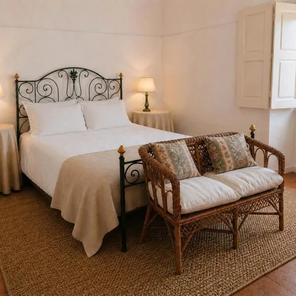 Quinta Farm Stay - Silence and Nature Retreat: Lousã şehrinde bir otel