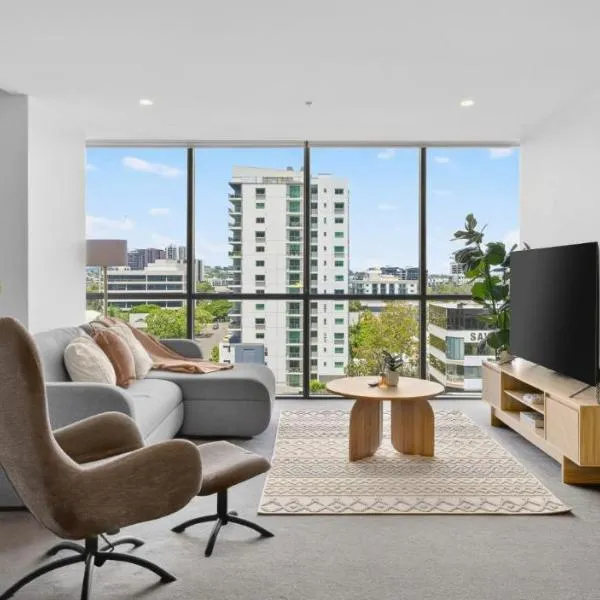 Luxe 2Bd with City Views Sleeps 6 Pool Balcony Car Park Walk To Suncorp, hotel u gradu Brizbejn