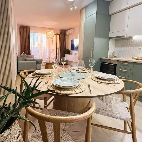 The Cactus apartment Varna South Bay, готель у Варні