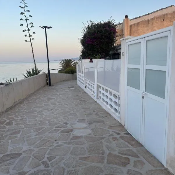 apartamento peñon de jolucar, hotelli kohteessa Torrenueva