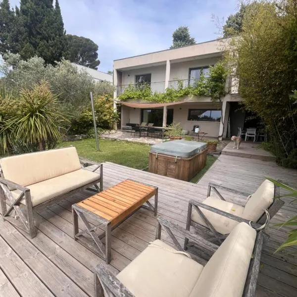 Maison d'architecte avec vue sur les Alpilles, viešbutis mieste Vilnevas prie Avinjono