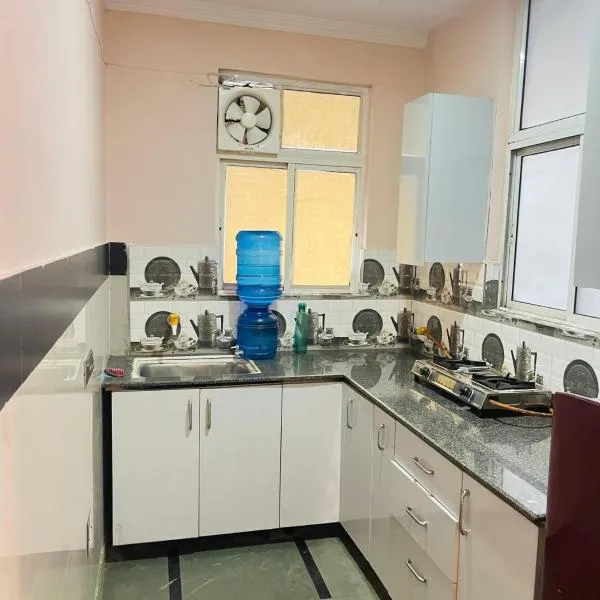 Let'Stay - Cuzzie, Sector 63A Noida, hotell sihtkohas Greater Noida