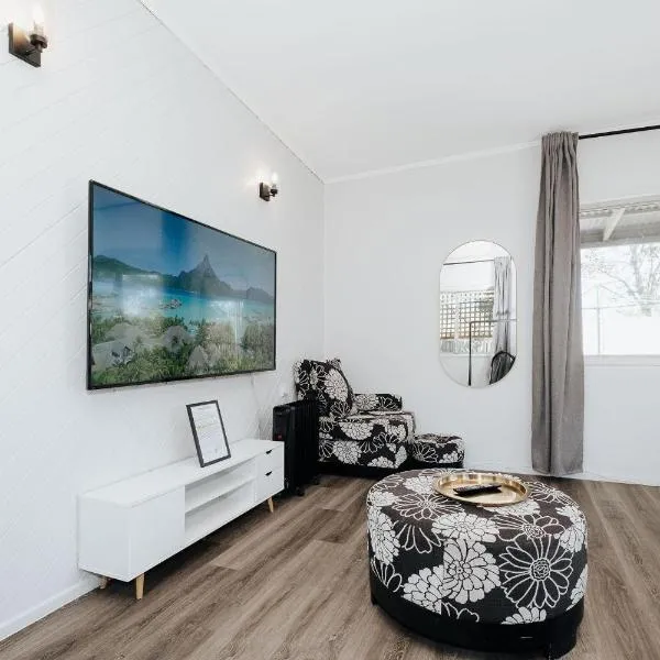 Dream Holiday Condo w Caravan Parking @ Kallangur, хотел в Kallangur
