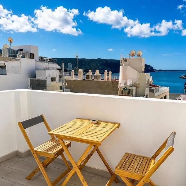 Few steps from the beach hostel in Los Cristianos – hotel w Aronie