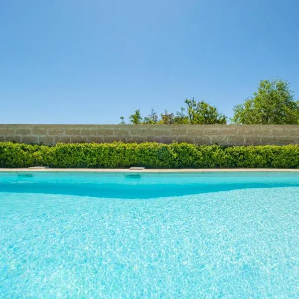 Villa con Piscina e Jacuzzi Privata a Leuca, hotel u gradu 'Corsano'