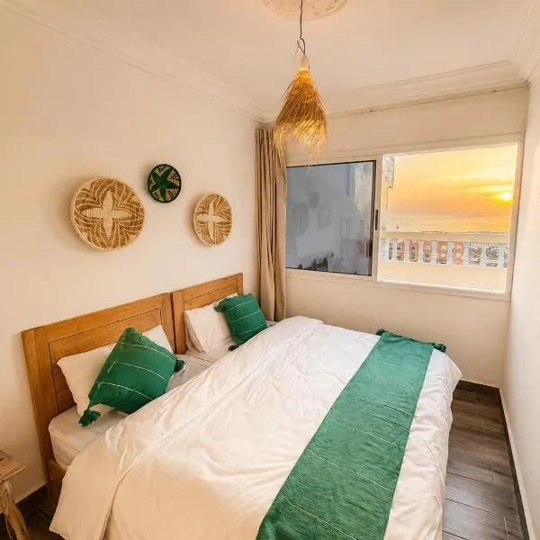 Happy Waves Morocco - Surf Hostel Tamraght, hotel in Tamraght Oufella