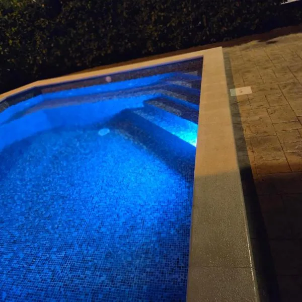 By Osibov Wellness Holiday Home for Families and Groups, hotel sa Kaštela