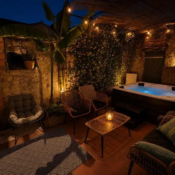 Maison de Maître L Oustal des Halles avec salle de cinéma, billard & Jacuzzi, Hotel in Castelnaudary