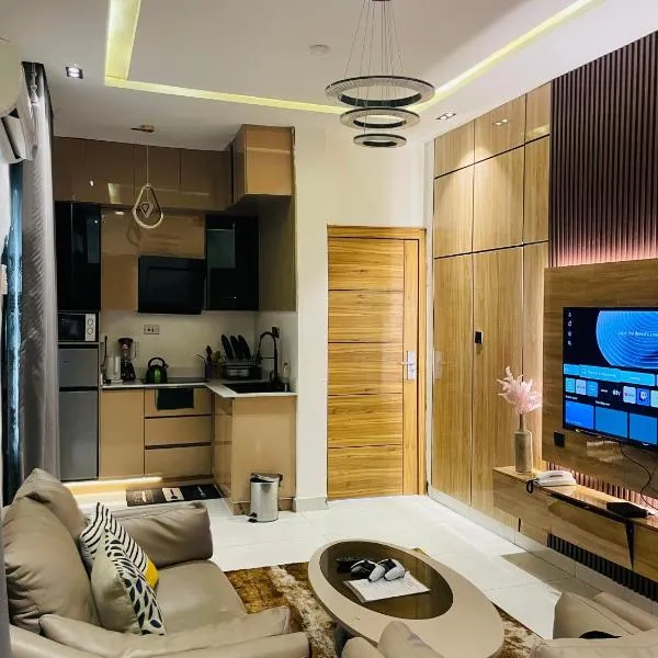 J&E luxury Apartment and lounge limited, hotel sa Warri
