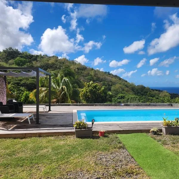 Appartement des 5 Trésors - piscine et vue panoramique, hotel di Case-Pilote