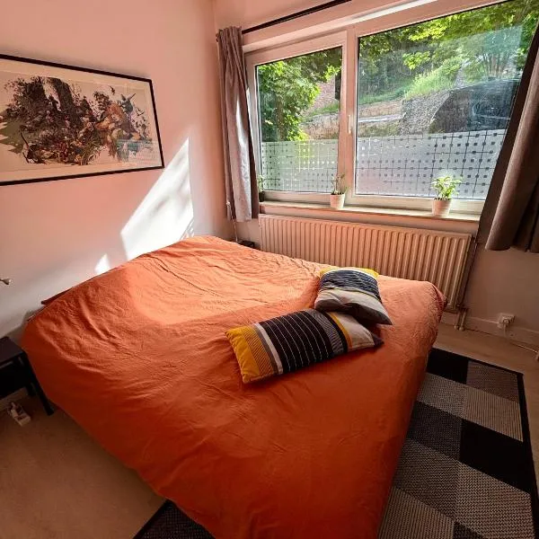 Airbn'BD - spacious and cozy studio, very central and easy access, hotel i Mont-Saint-Guibert
