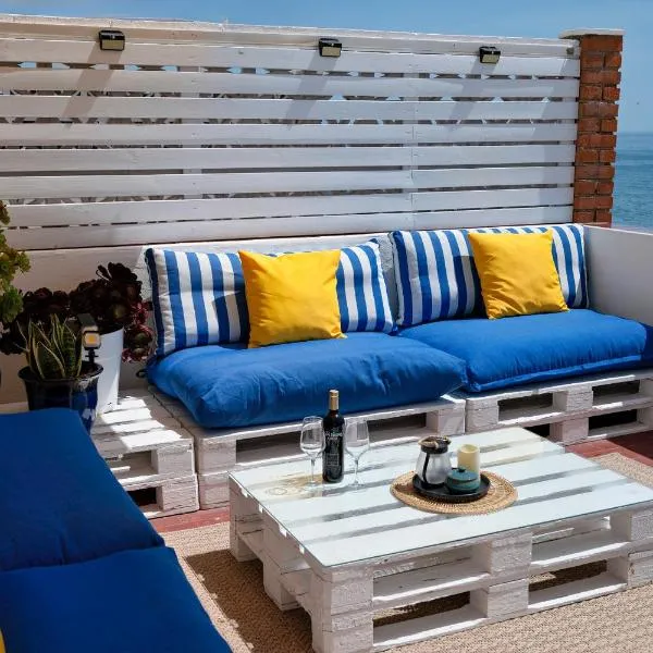 Beachfront Apartment - 2 Terraces - Stunning Sunrises, hotel em Gibraltar