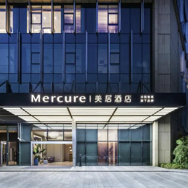Mercure Shanghai Waigaoq Free Trade Zone, hótel í Shanghai
