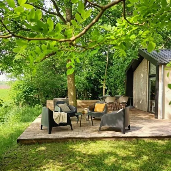Luxe natuur lodge met weids uitzicht, inclusief 4 gratis fietsen, hotel in Oosterwolde