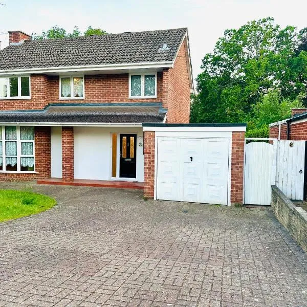 3 Bed Detached Property, hotel u gradu 'Frimley'