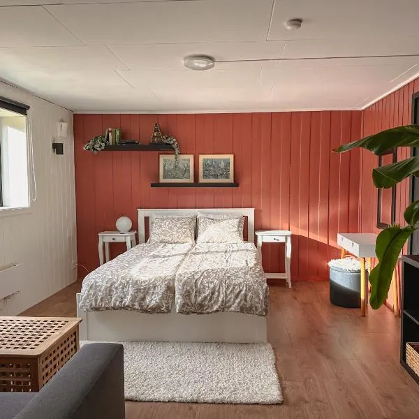 Peaceful Fjord Hideaway close to Geiranger, Trollstigen and Ålesund โรงแรมในDyrkorn
