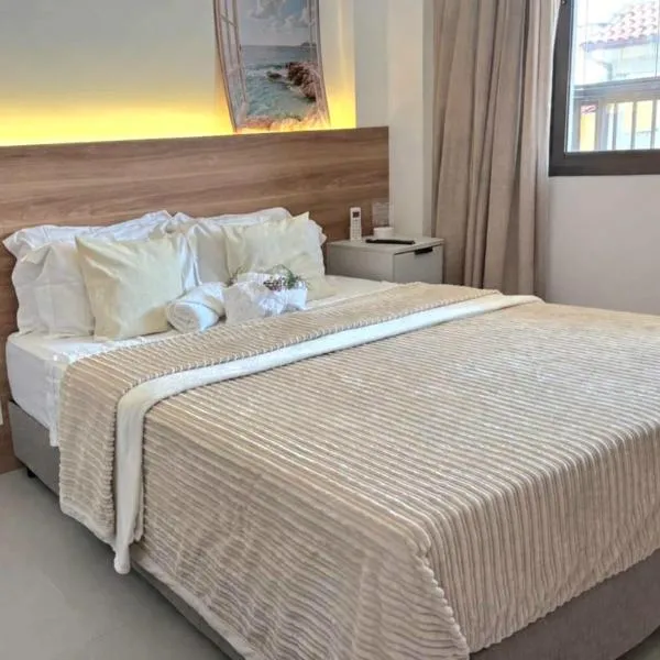 Quarto e Sala alto padrão a 150M da praia de Piratininga, hotel v destinácii Niterói