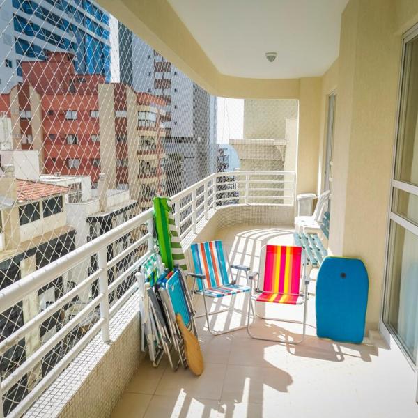 Apto completo apenas 50 m da praia - para 10 hóspedes - 4 quarto - 4 banheiros com vaga de garagem e kit praia, para grupos e família - Foto 2