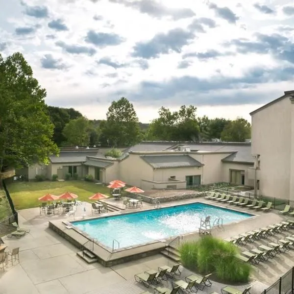 Heritage Hotel, Golf & Conference Center, хотел в Southbury