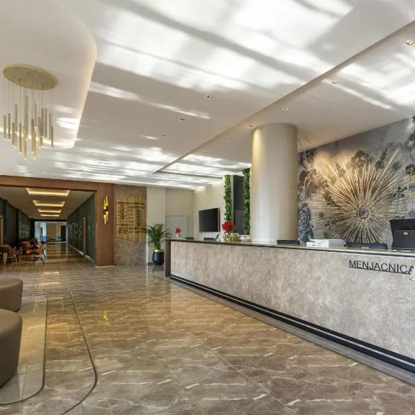 Movenpick Resort and Spa Fruske Terme, hotel i Vrdnik