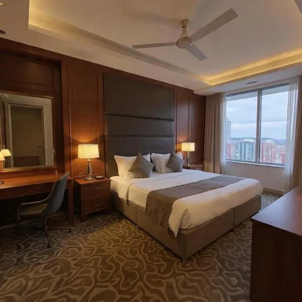 Hotel Grand Marina Near IGI Airport Delhi, khách sạn ở Bichpuri