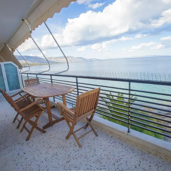 Blue Horizon Seafront Apartment, hotell i Agioi Theodoroi