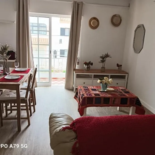 Newly Renovated Apartment Near Faro Airport-B, hotel em FAO