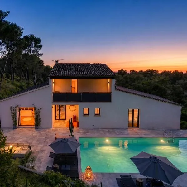 Arty Provence, vue, calme et piscine chauffée dans les Alpilles proche St-Rémy-de-Provence, hotel v destinaci Saint-Étienne-du-Grès